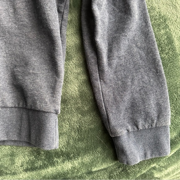 H&H Basic Sweatshirt - Picture 2 of 4